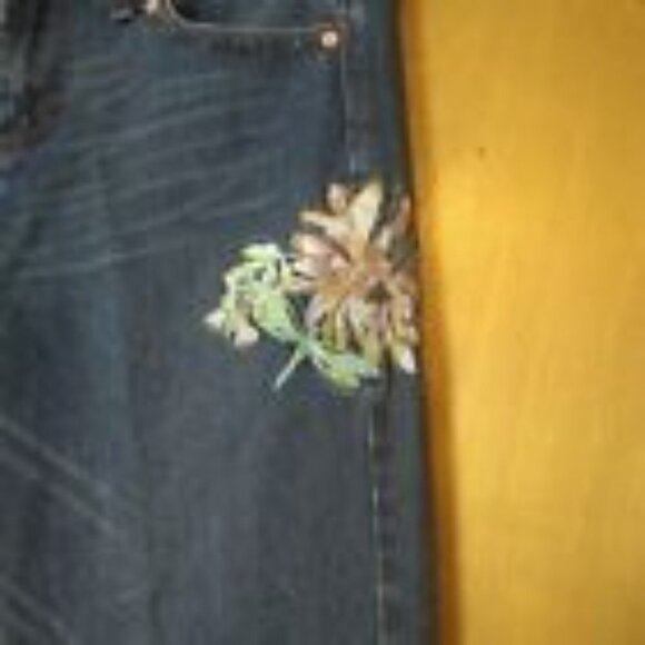 HINT JEANS JUNIORS SIZE 9 BLUE EMBROIDERED DISTRESSED FLARED LEG JEANS - Picture 6 of 8